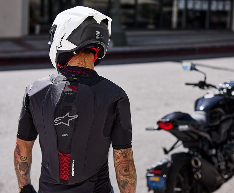 Alpinestars Tech Air 5 Plasma airbag vest lifestyle 1
